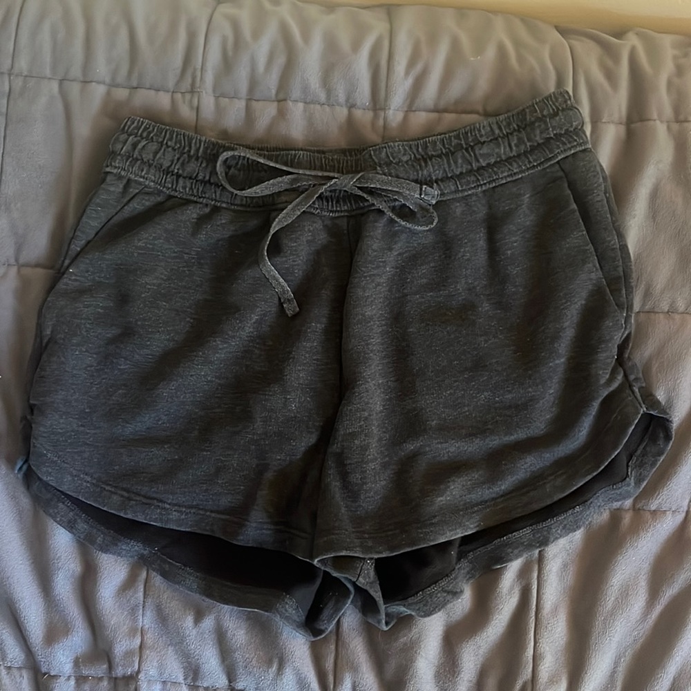 Very nice pair of shorts from H&M worn 4 times just not rlly my style anymore